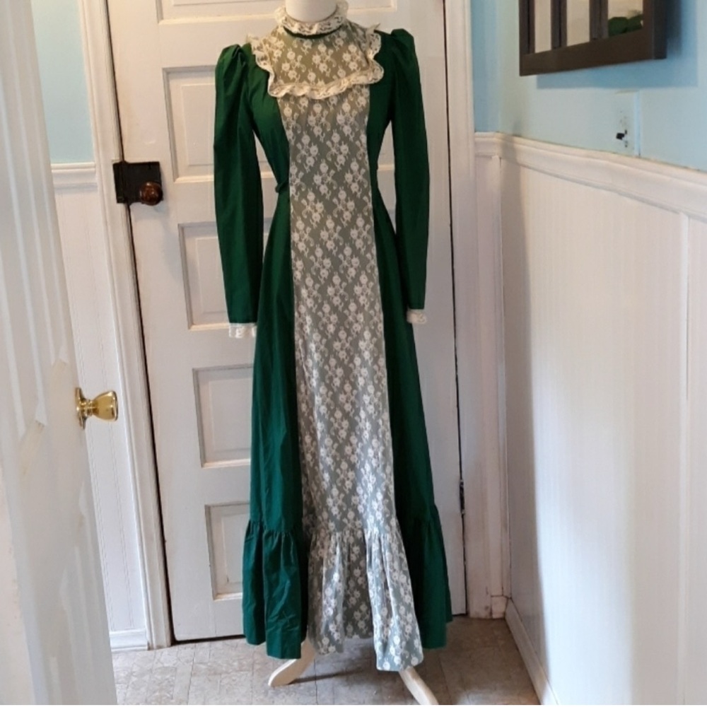 Vintage Prairie Cosplay Regal Era Jane Austen Cottagecore Emerald Green Dress